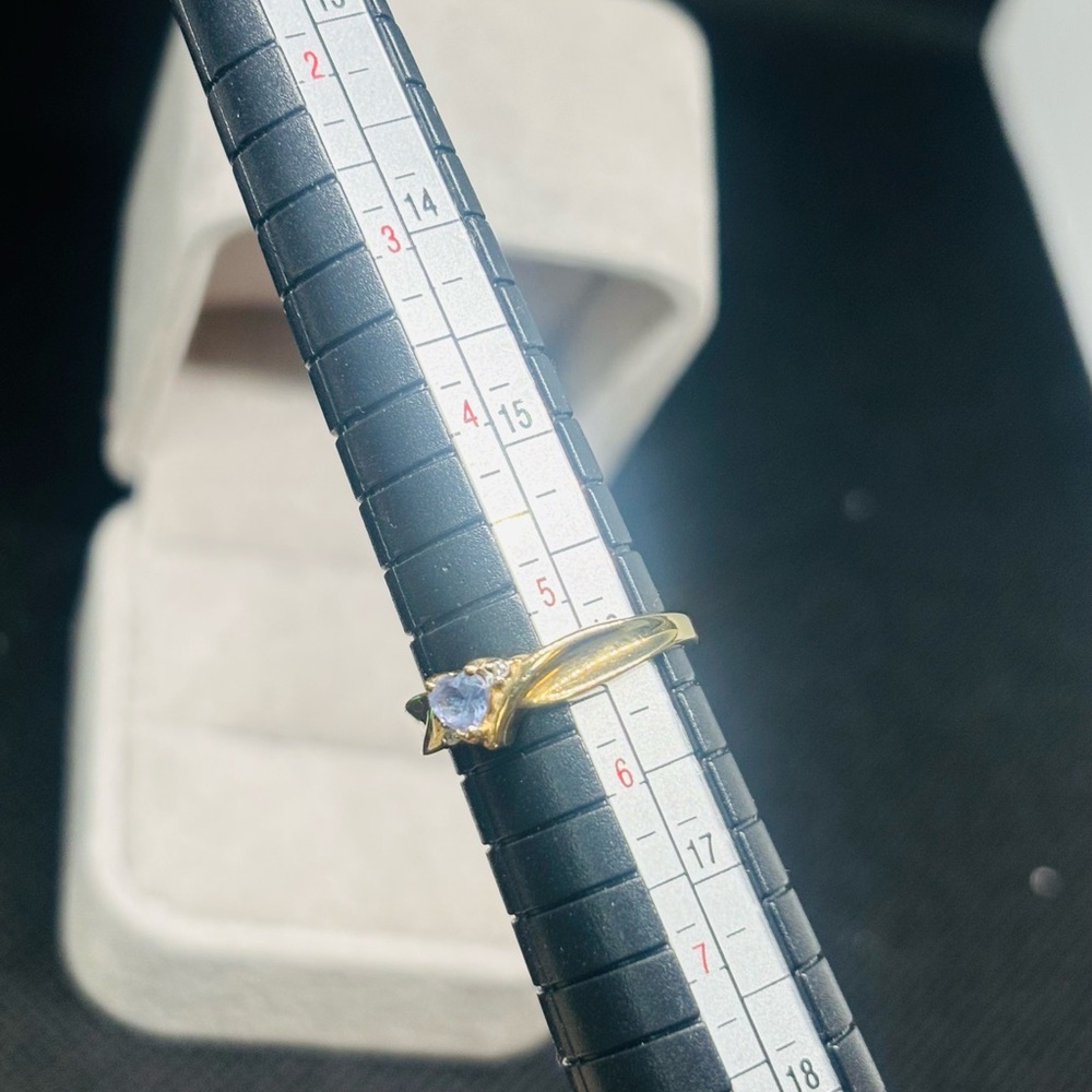 10K Yellow Gold Tanzanite Ring, size 5.5 - Picture 6 of 9